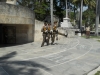 Santiago, Cementerio St. Ifigenia, Wachwechsel am Grabmal José Martí