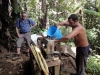 Wanderung Humboldt Nationalpark, Bauernhof, mit der Maschine frischen Zuckerrohrsaft pressen