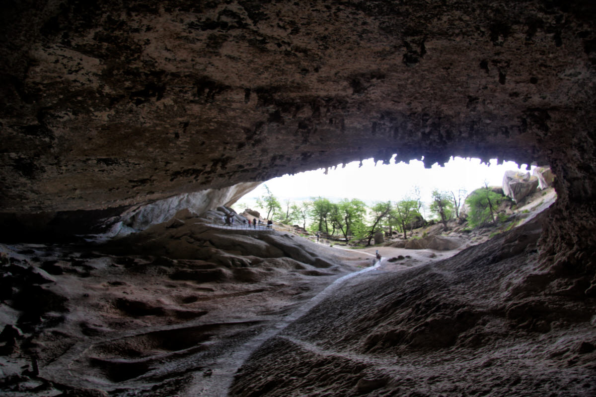 Auf der Fahrt ... an der Milodon Höhle